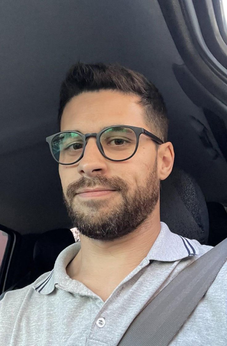 <em><strong>David R. - Valdivia</strong></em>